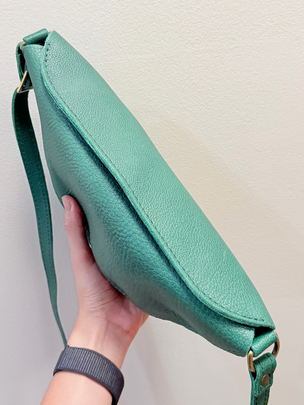 Portland Leather Medium Koala Bacalar Green Sling Bag - Picture 3 of 6